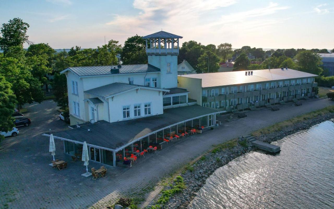 Hotel Promenaadi Haapsalu Esterno foto