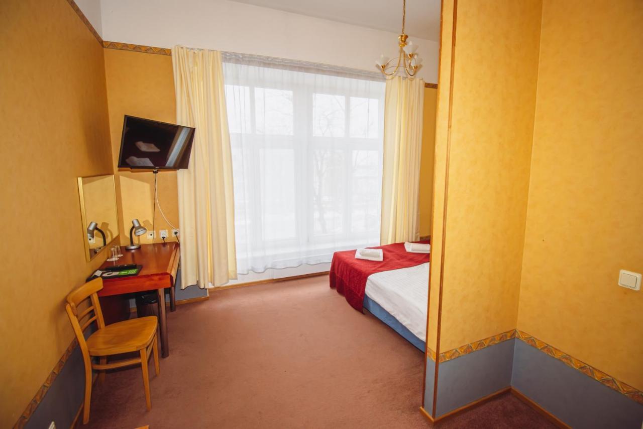 Hotel Promenaadi Haapsalu Esterno foto