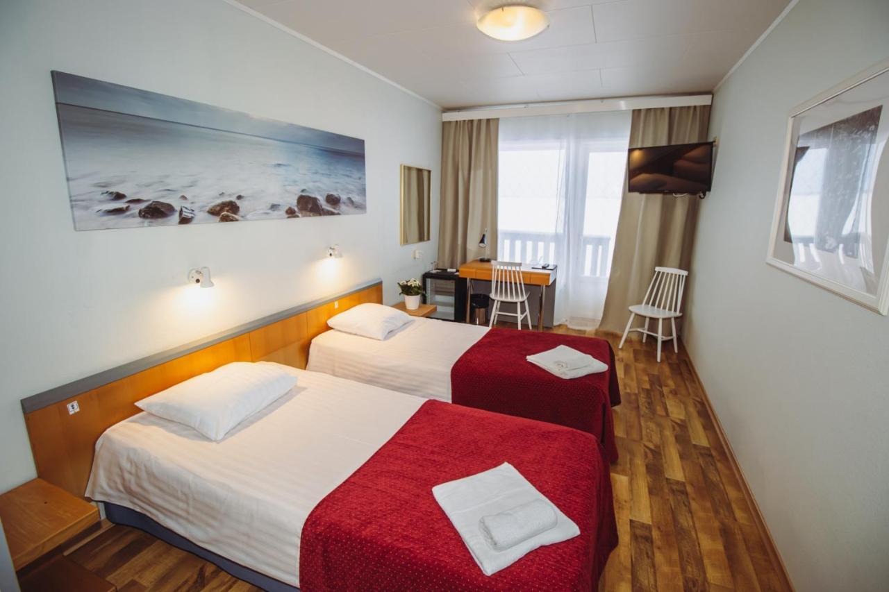 Hotel Promenaadi Haapsalu Esterno foto