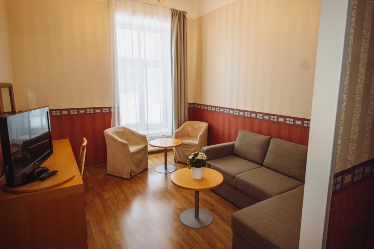 Hotel Promenaadi Haapsalu Esterno foto