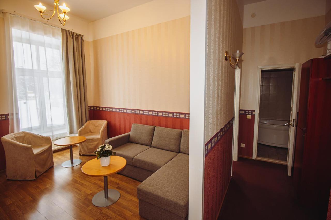 Hotel Promenaadi Haapsalu Esterno foto