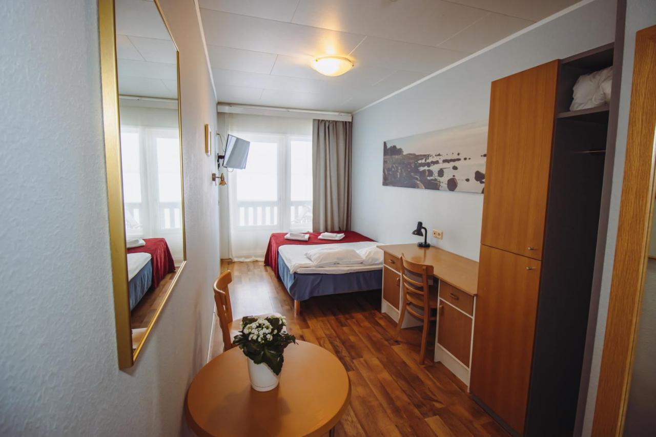 Hotel Promenaadi Haapsalu Esterno foto