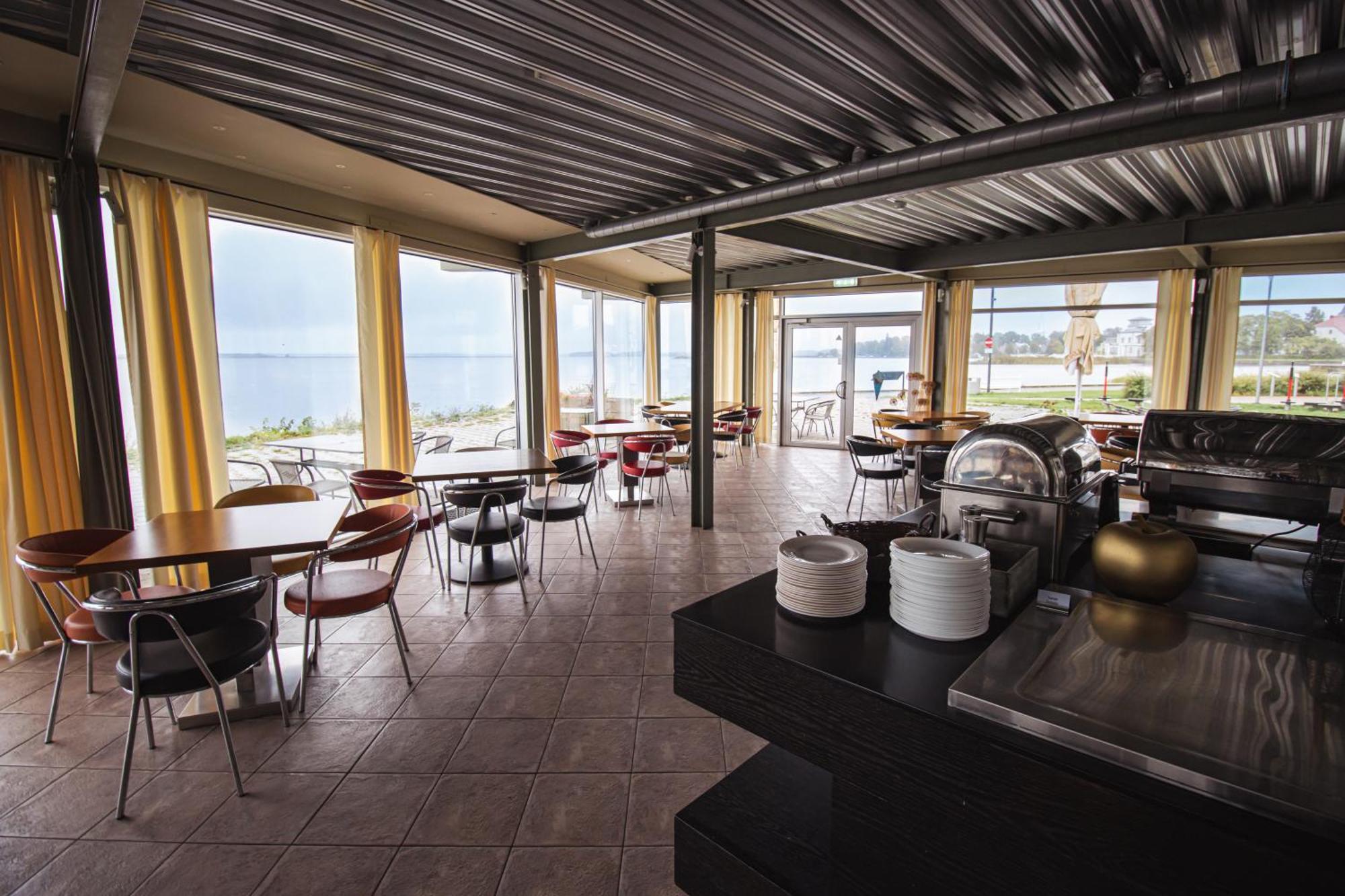 Hotel Promenaadi Haapsalu Esterno foto