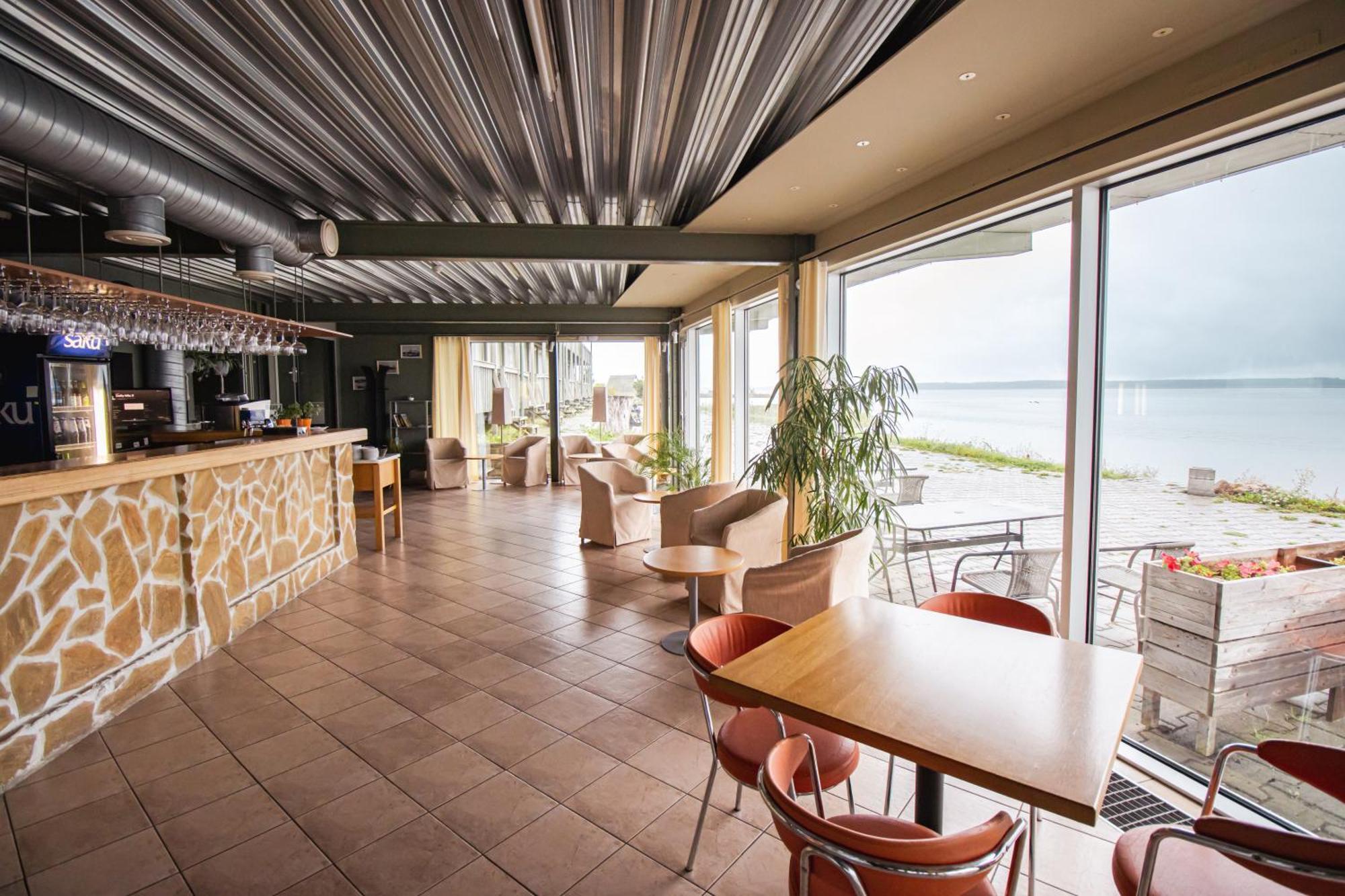 Hotel Promenaadi Haapsalu Esterno foto