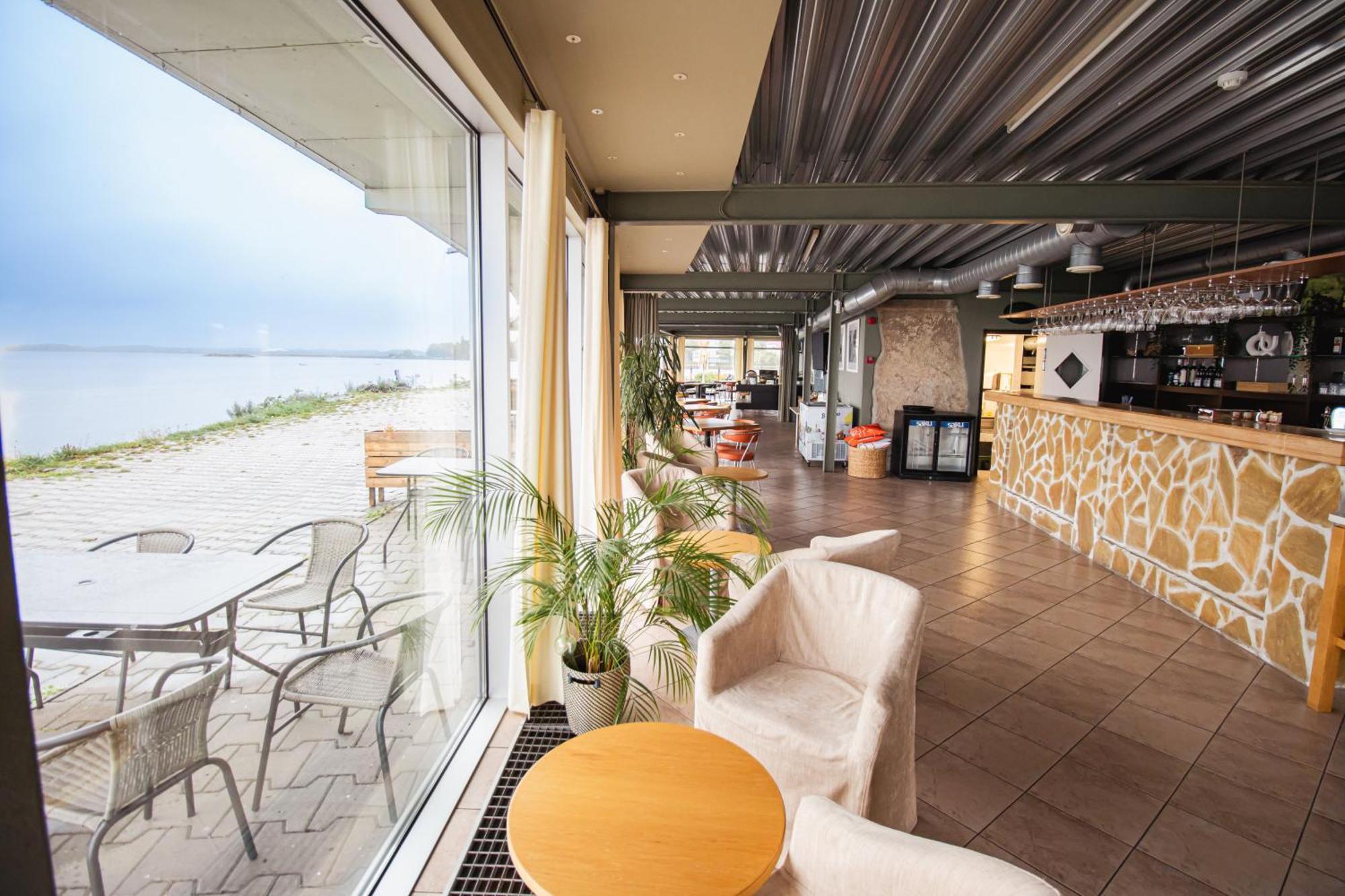 Hotel Promenaadi Haapsalu Esterno foto