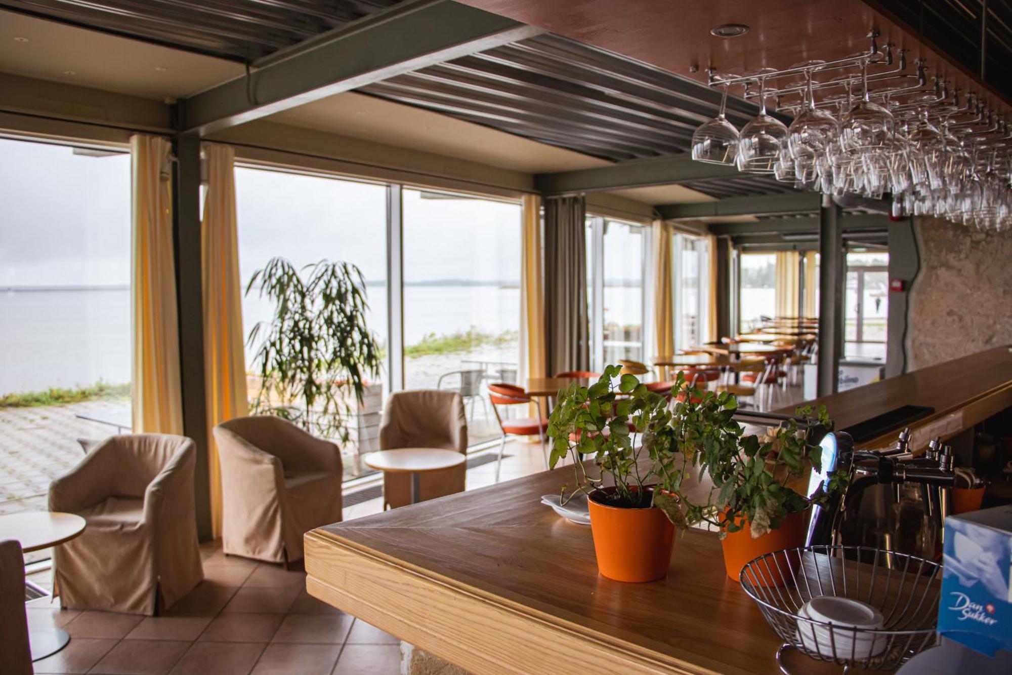 Hotel Promenaadi Haapsalu Esterno foto