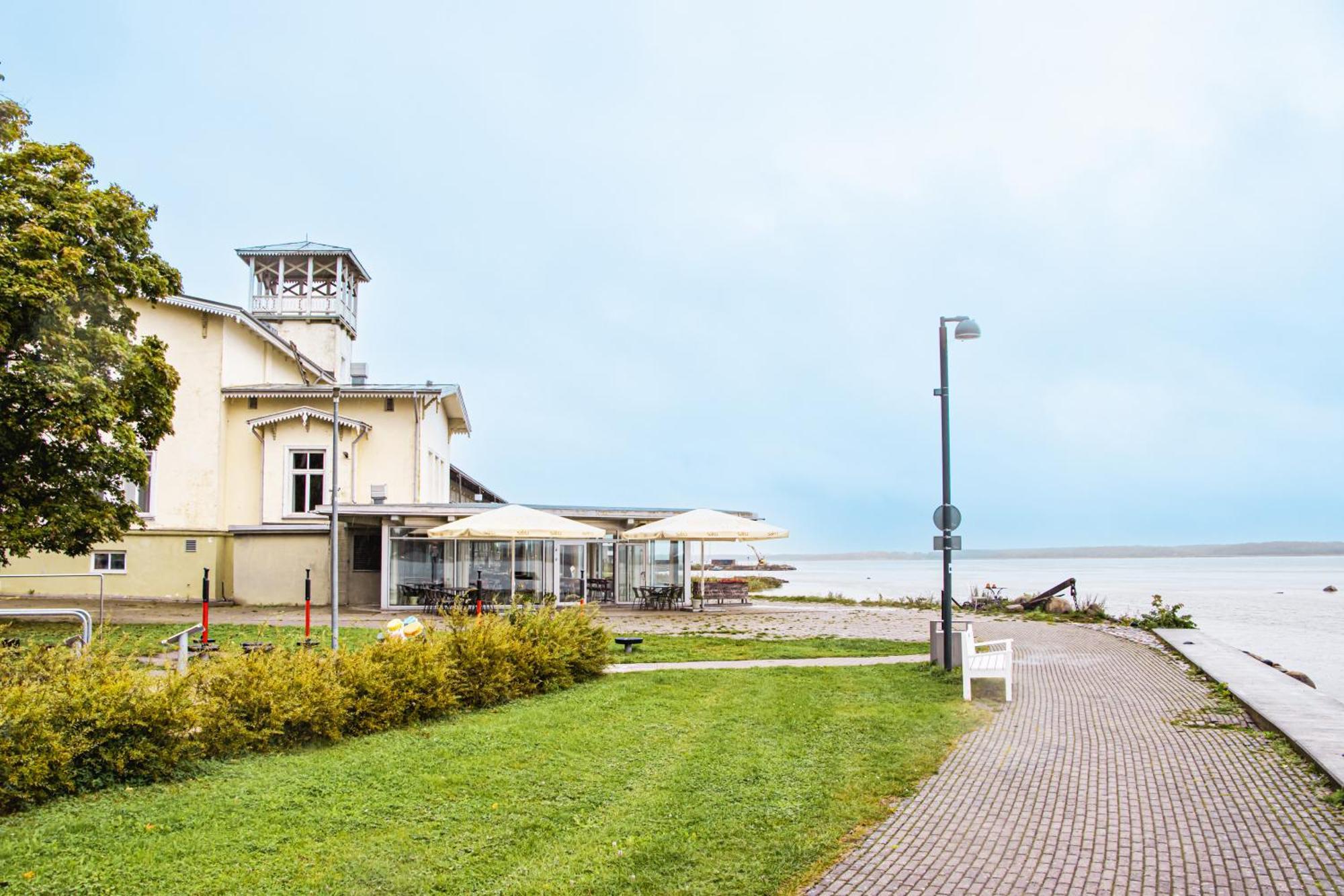 Hotel Promenaadi Haapsalu Esterno foto