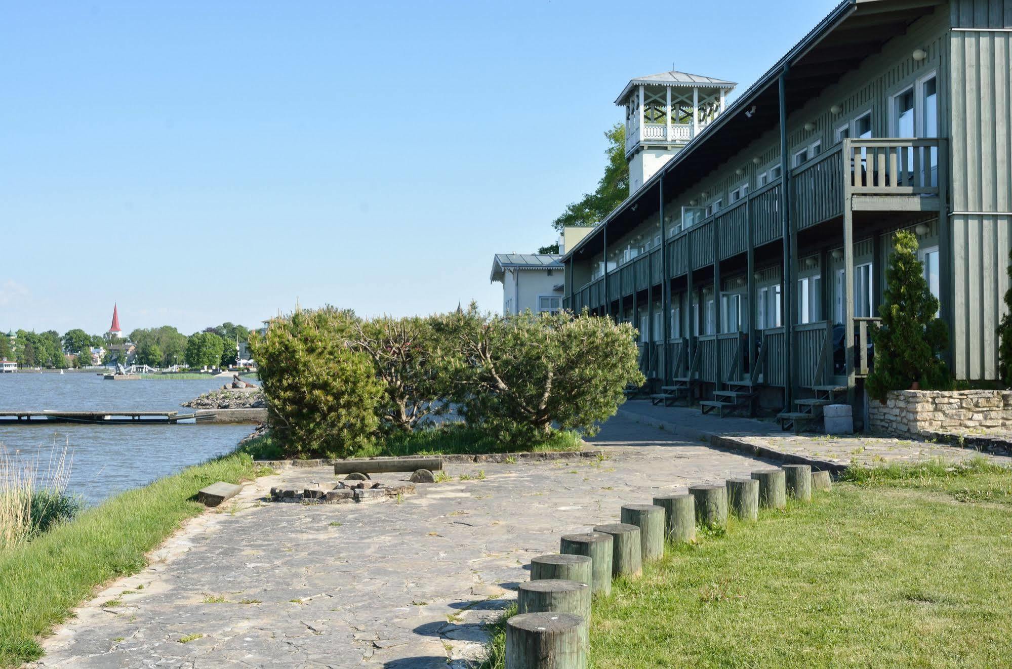 Hotel Promenaadi Haapsalu Esterno foto
